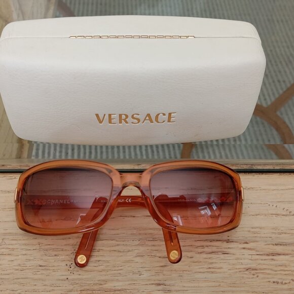 Vintage Chanel Brown sunglasses like new with Versace case - Picture 3 of 3